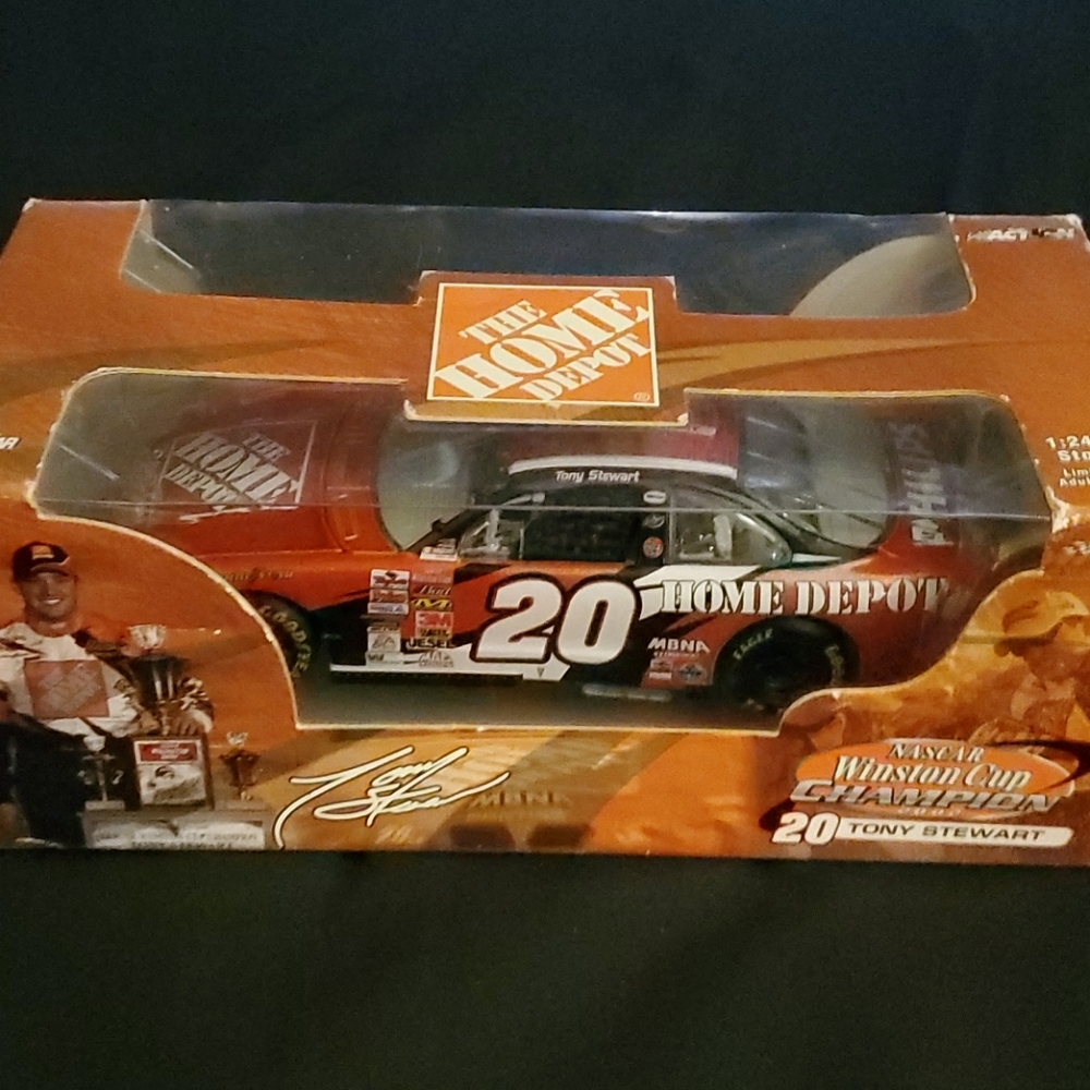 #20 Tony Stewart 1:24 scale car